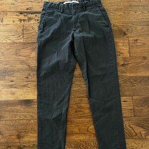 Banana Republic Men’s Lived-in Chino Athletic Fit in Charcoal, Size 30” x 32”